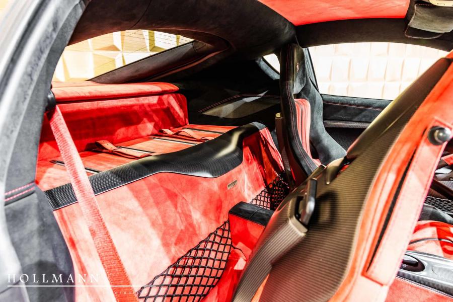 Интерьер Ferrari F12tdf 2015 года  (фото 25 из 28)